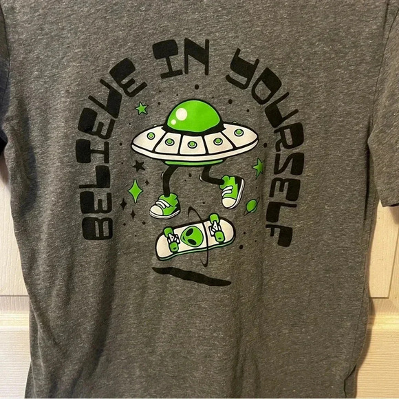 Boys Grey Old Navy Short Sleeve Graphic Tee Size XL UFO Aliens - Picture 2 of 6